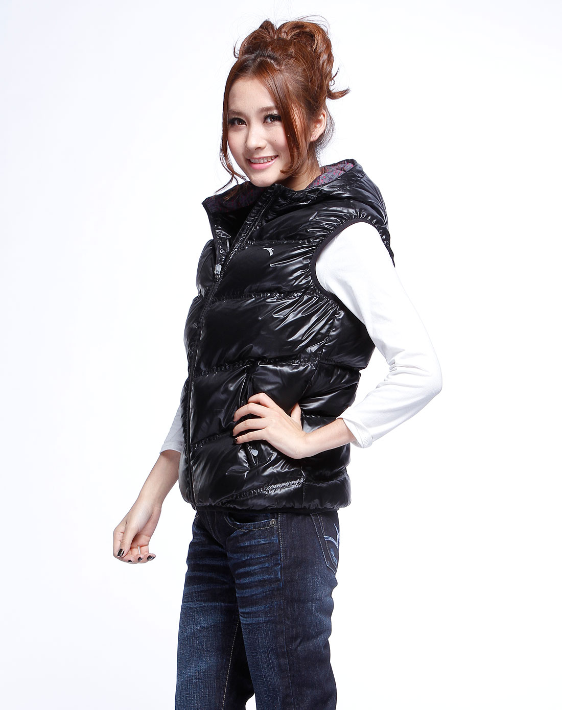 安踏ANTA<em>女款</em>黑色<em>休闲</em>羽绒<em>马甲</em>16145901-1_