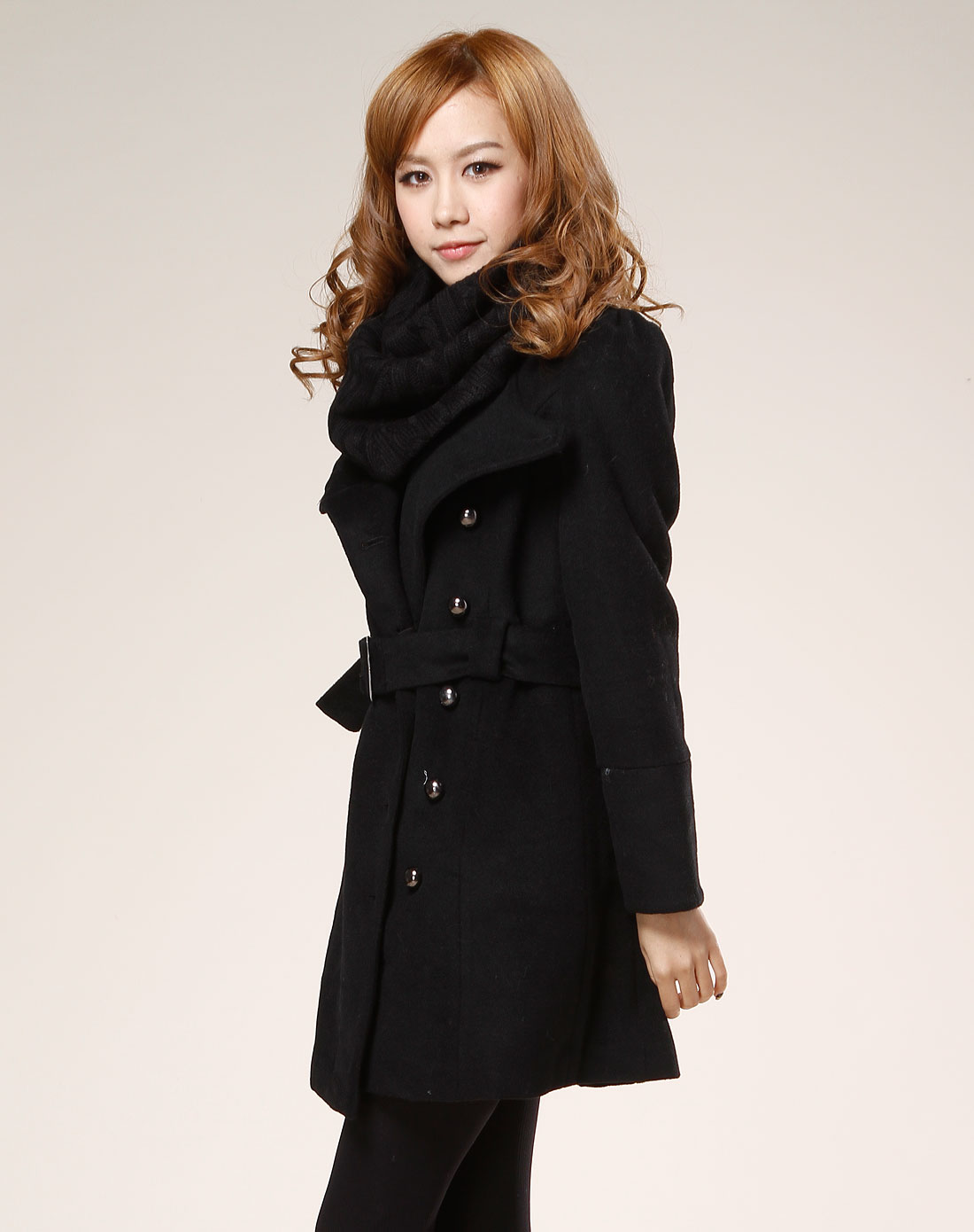 <em>黑色</em>圆领<em>外套里面</em>要<em>配什么衣服</em>?_品牌服饰_奇