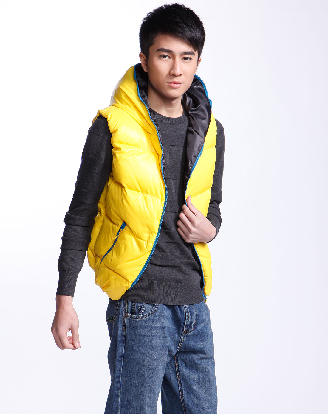 色夹棉羽绒连帽背心