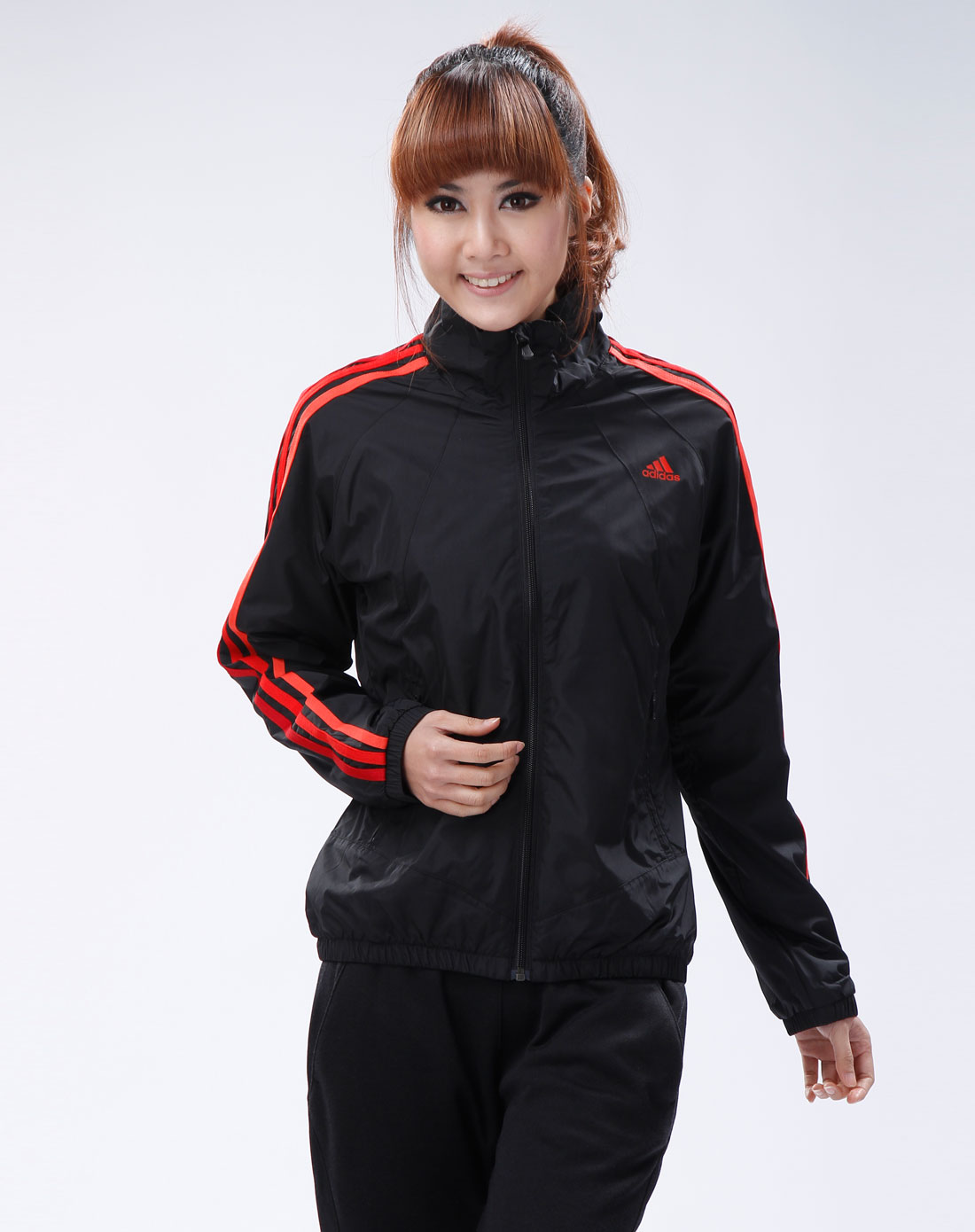 <em>阿迪达斯adidas女款黑</em>/红色条纹边长袖<em>外套</em>06