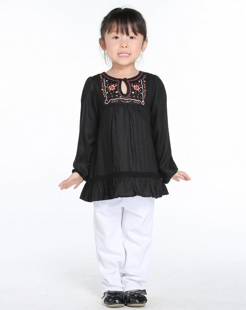 时尚小鱼<em>女童黑色</em>前领绣花长袖<em>上衣</em>_唯品会名