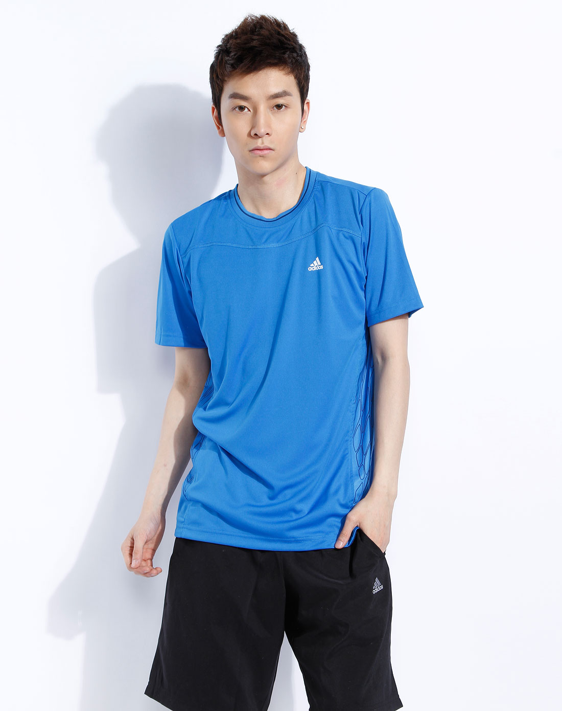 阿迪达斯adidas-男装专场蓝色简约圆领短袖t恤