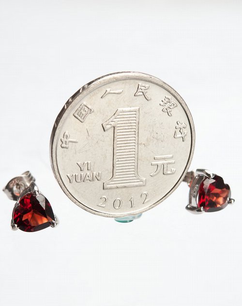 博金珠宝BOJIN首饰专场暗红色时尚石榴石耳钉