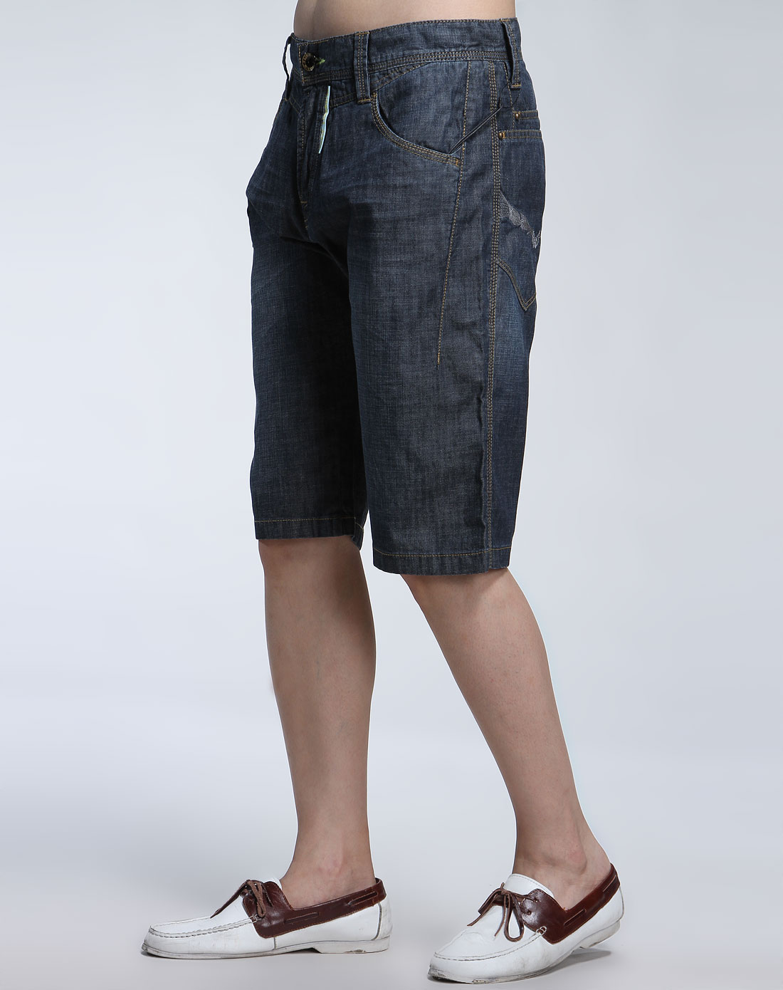 马克华菲<em>深蓝色中腰牛仔短裤</em>7112063108047