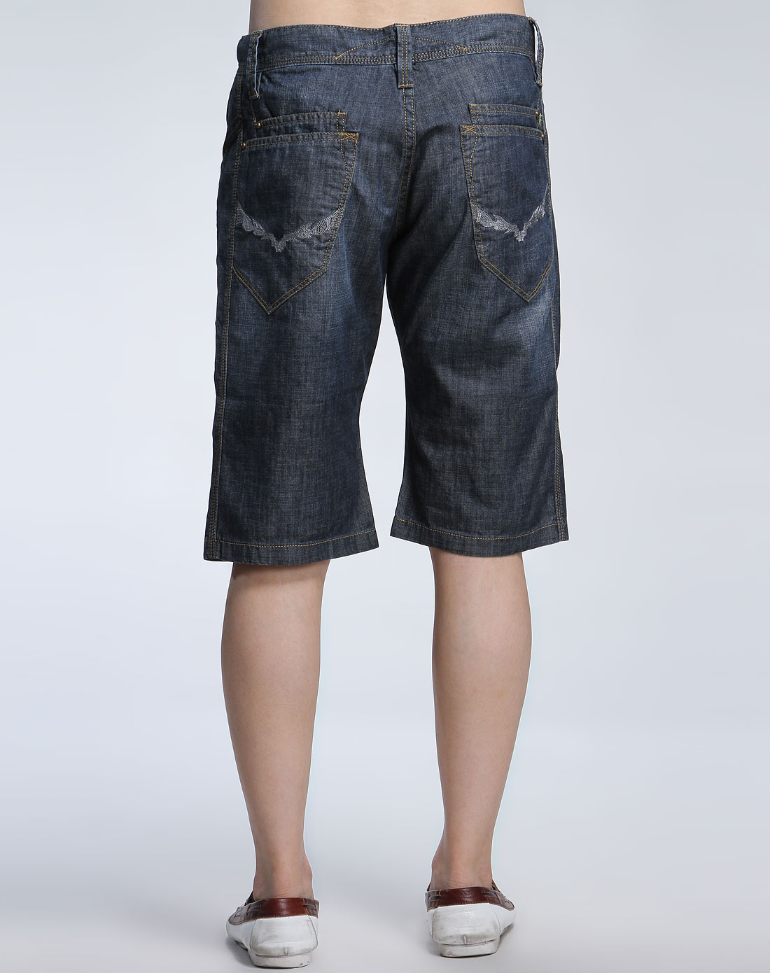 马克华菲<em>深蓝色中腰牛仔短裤</em>7112063108047