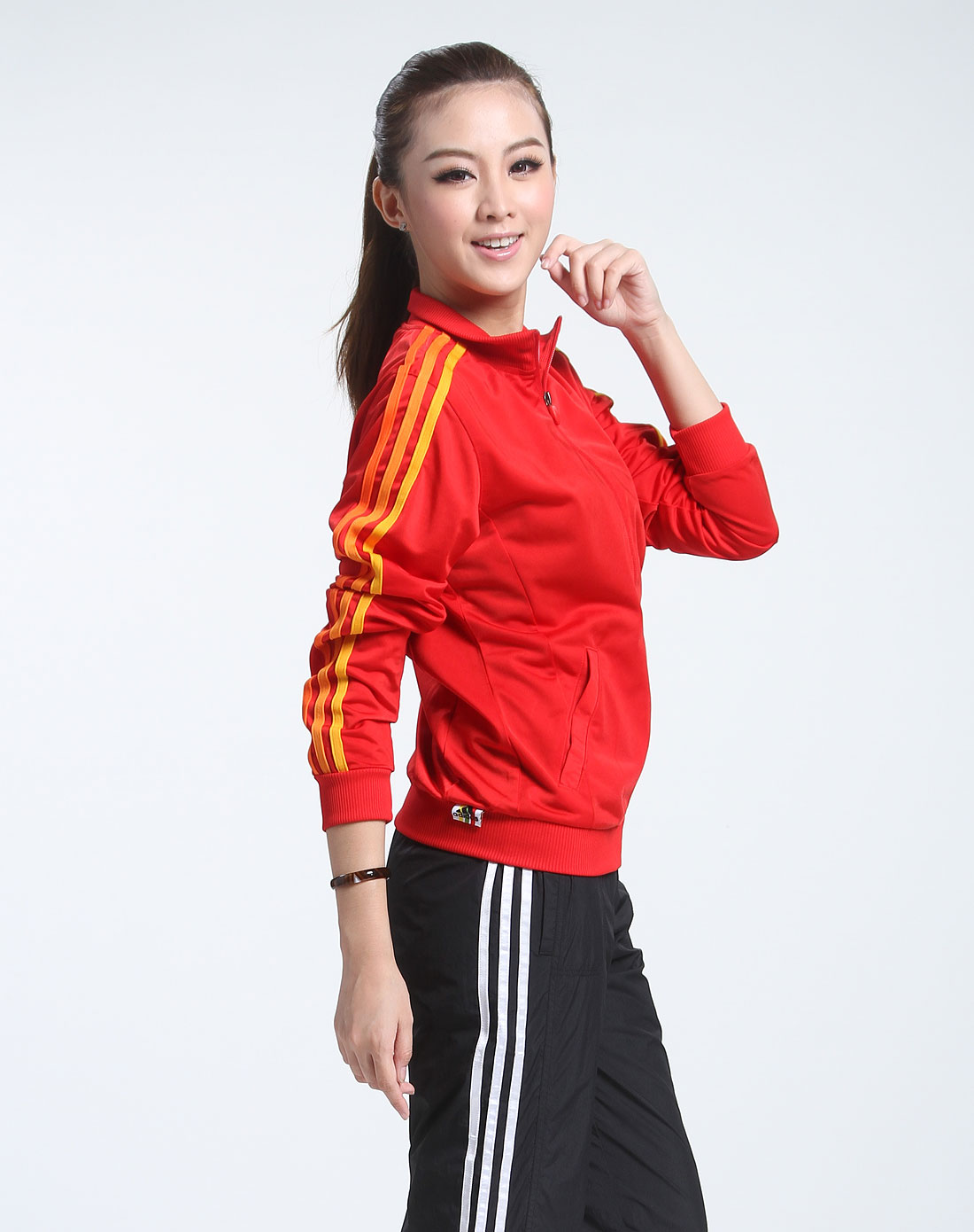 阿迪达斯adidas<em>女款</em>红色经典<em>运动</em>休闲长袖<em>外套</em>