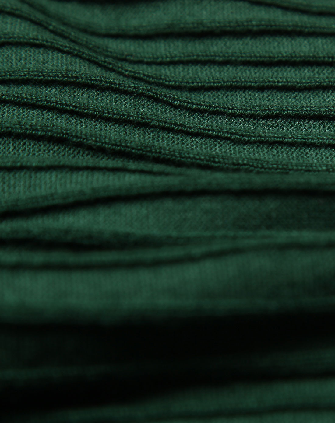 墨绿色时尚修身长袖毛衣