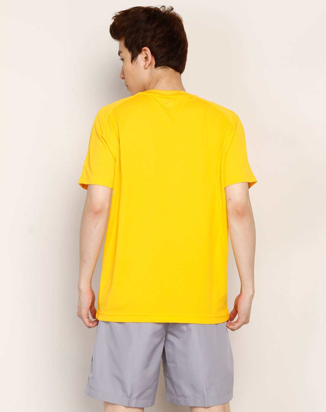 男款黄色圆领短袖t恤_安踏anta官网特价2.6折
