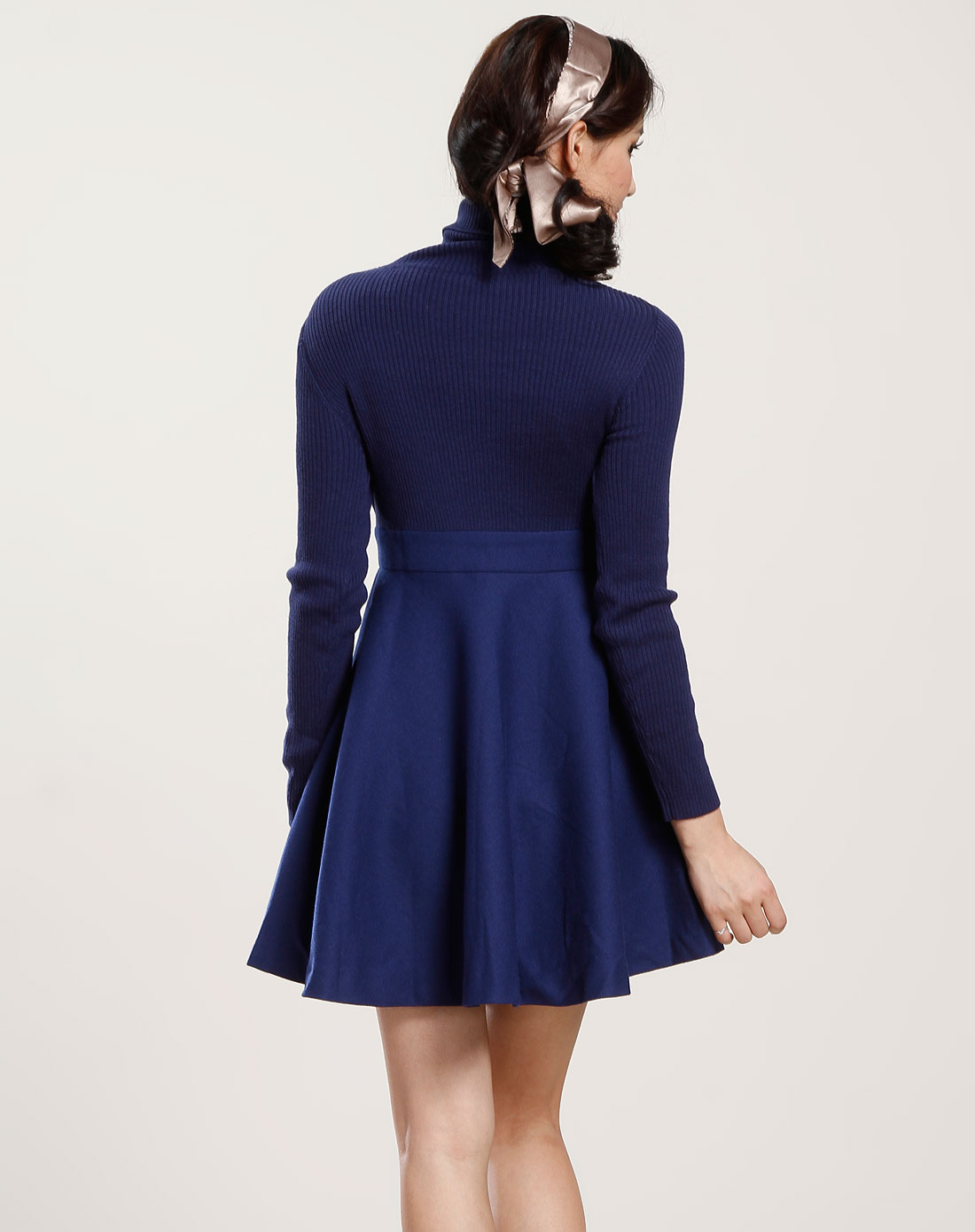 欧时力ochirly<em>深蓝色</em>高领长袖<em>连衣裙</em>10960320