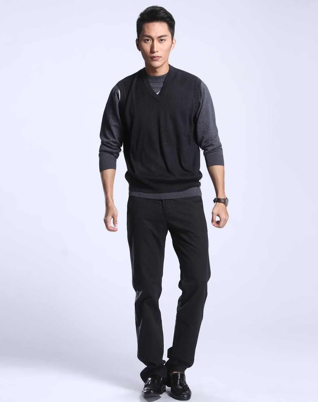 昊意黑灰色简约v领针织背心