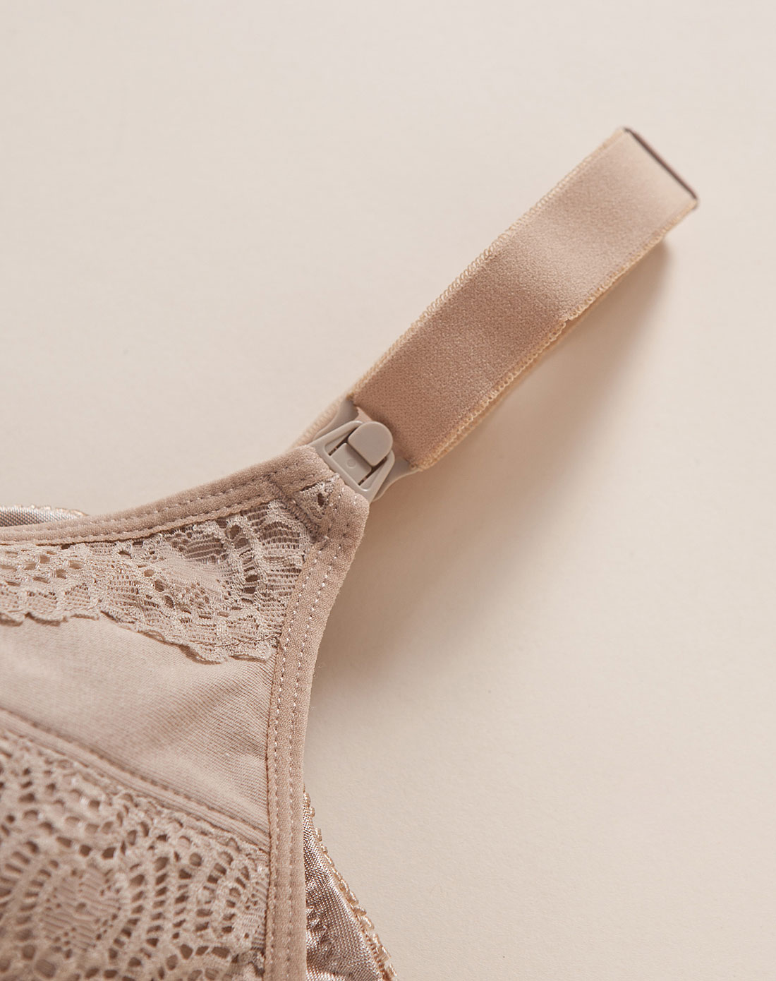 色无钢托背心式文胸