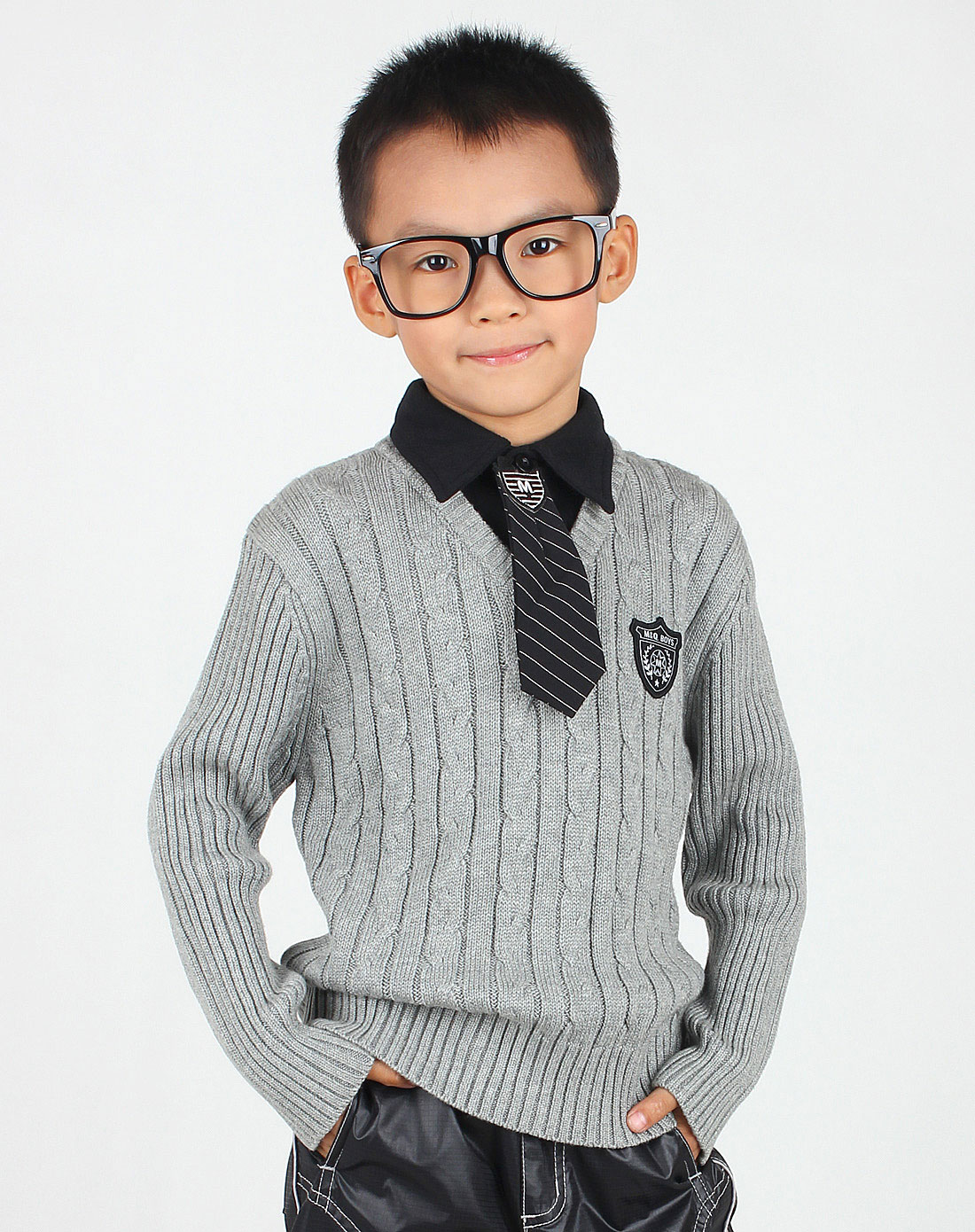 M&Q男女<em>童男童</em>木炭黑<em>反领毛衣</em>MNQ820790