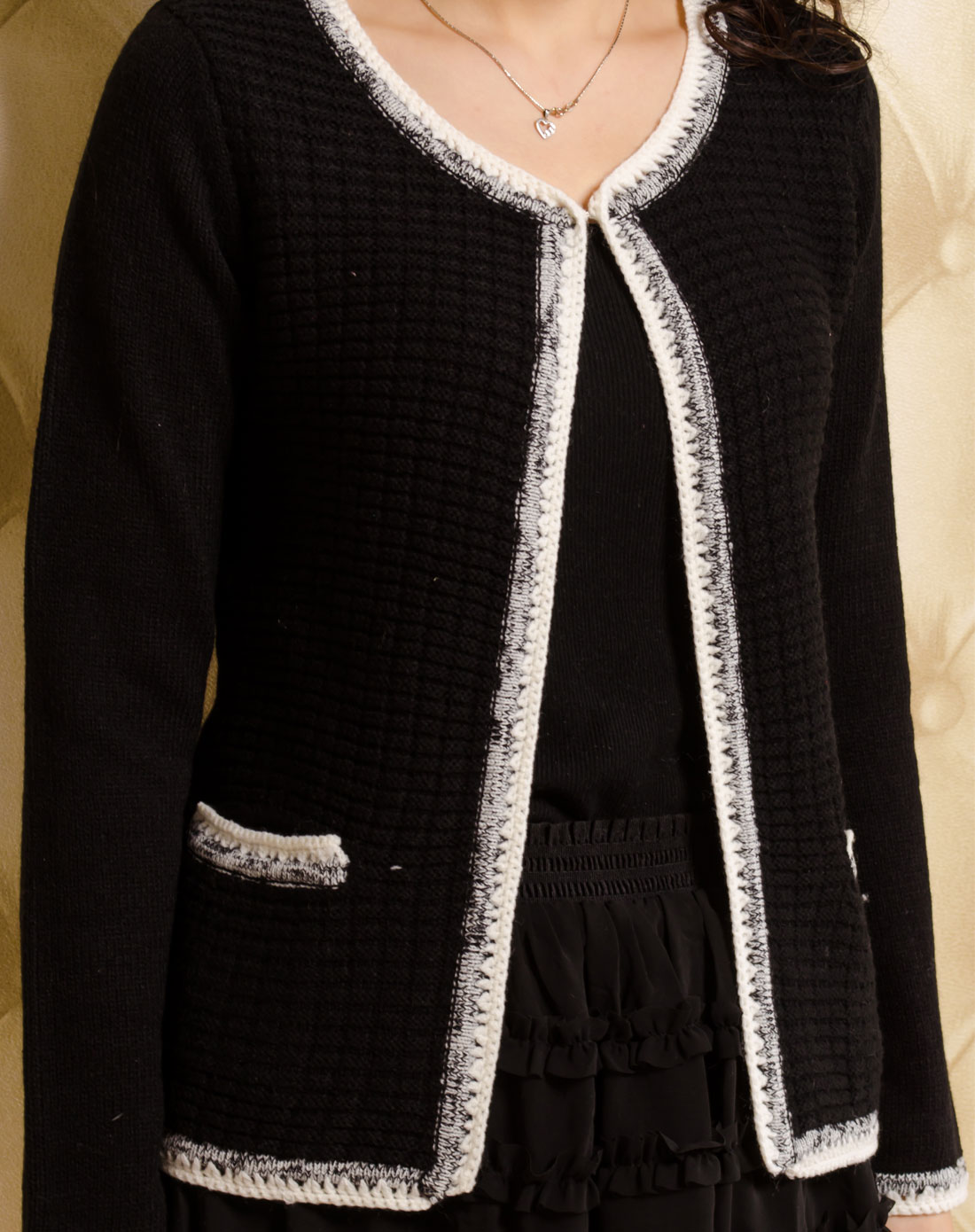 艾金诺USS AZINO-黑白配色<em>淑女开衫</em>毛衣2A0