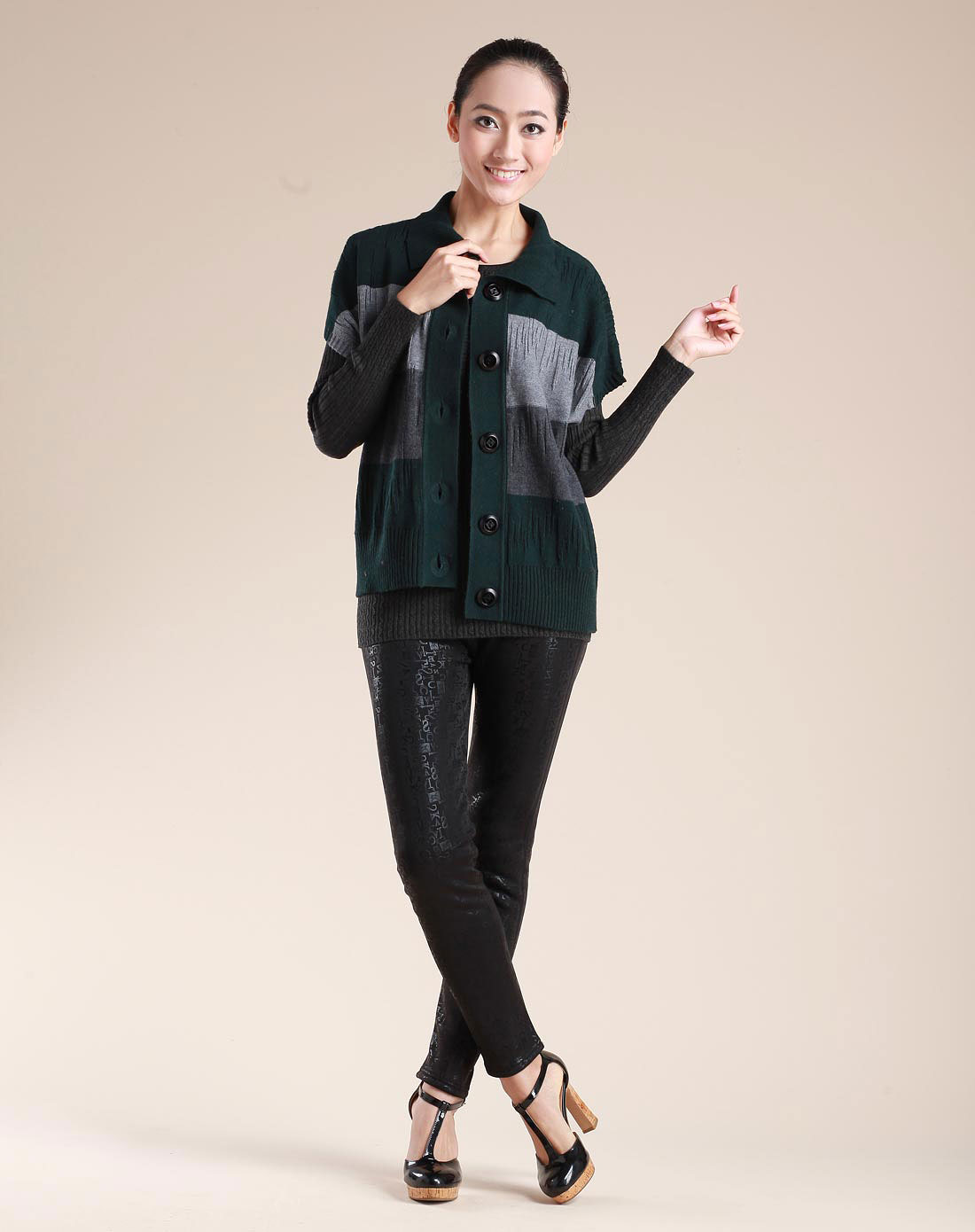 玛莎歌荻MASHAGEDI墨绿灰色翻领时尚<em>蝙蝠短</em>