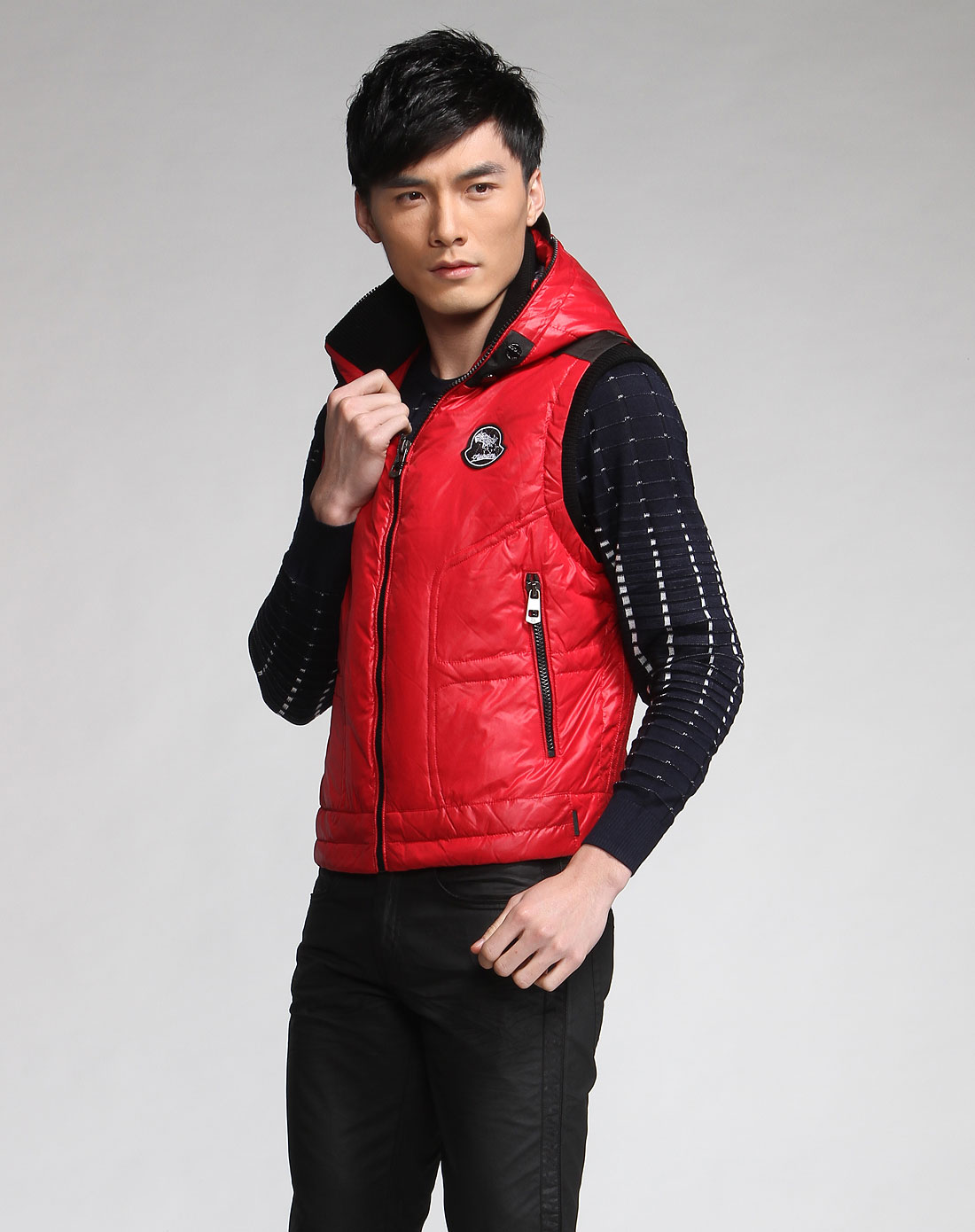 左岸ZUOAN<em>红色</em>时尚连帽<em>羽绒马甲</em>114204426