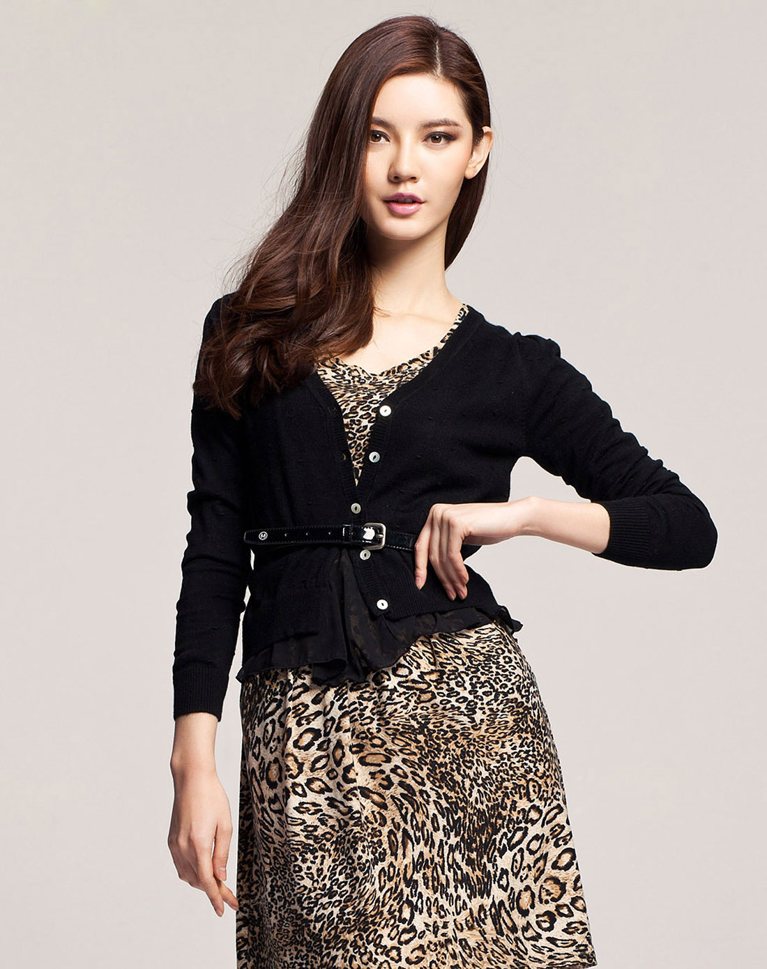 七格格旗下品牌IAIZO 女款<em>黑色</em>V领外套<em>开衫针</em>