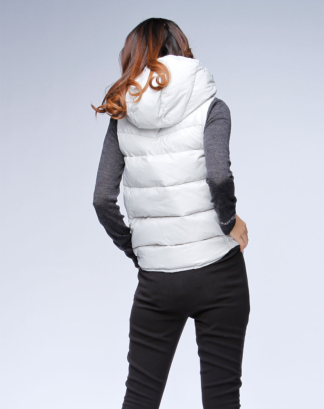 tuwe女士<em>羽绒服</em>女款黑色连帽休闲<em>长袖羽绒服</em> 