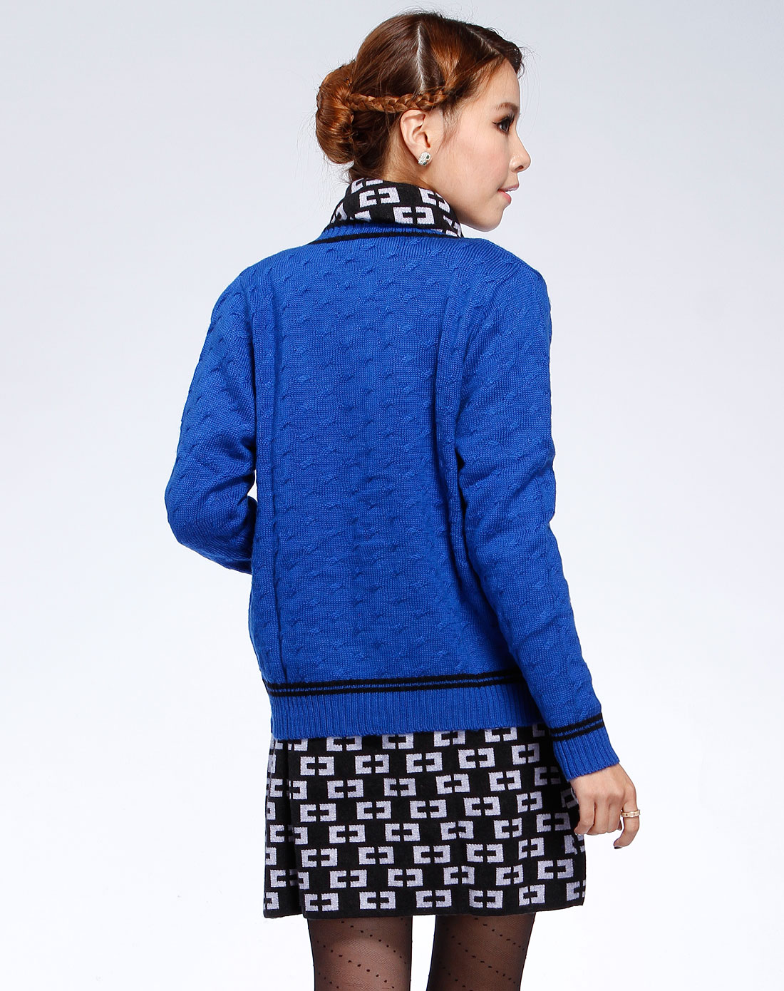 昊意女士专场女款蓝色圆领开胸长袖毛衣