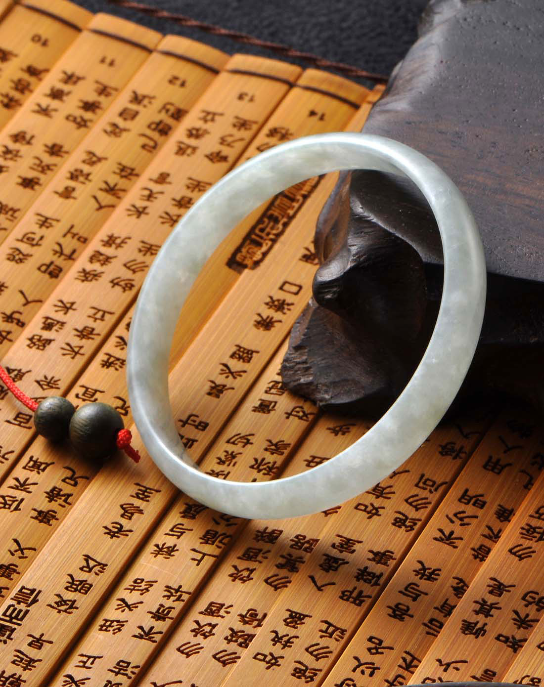 优悦生活uve环形浅绿色冰底豆绿色优雅翡翠手镯