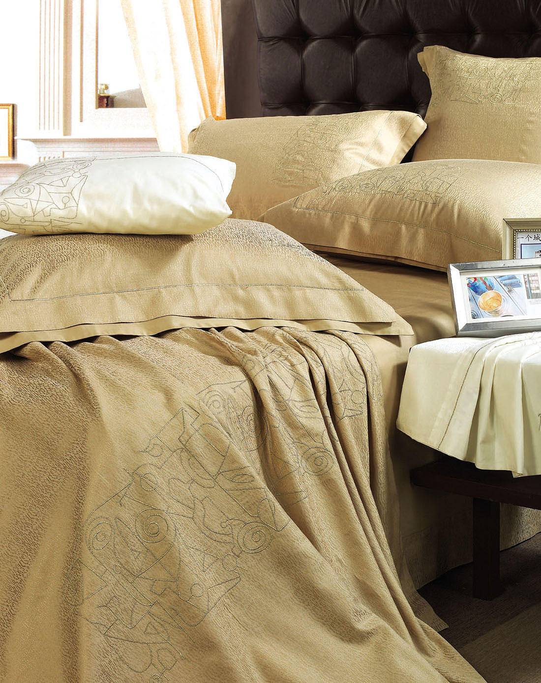 毕加索picasso仿丝棉大提花绣花米诺卡六件套(驼色) /1.8米床适用_唯