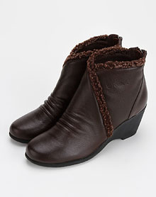 女款咖啡色时尚休闲高跟短靴