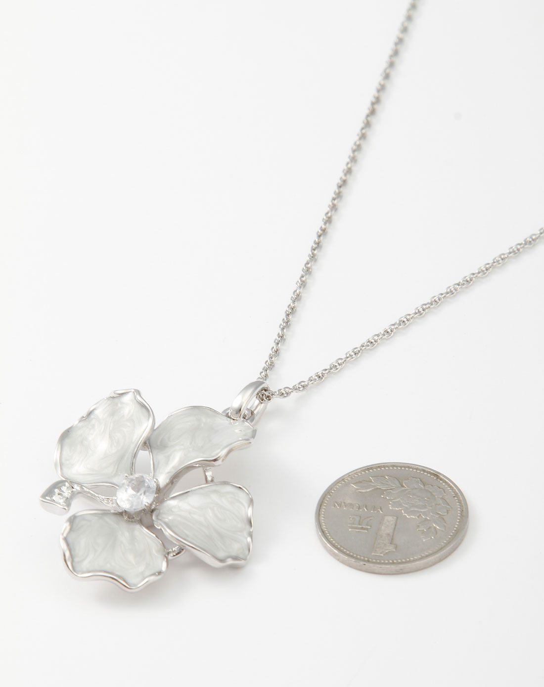 艾美emmy银/白色花瓣时尚项链