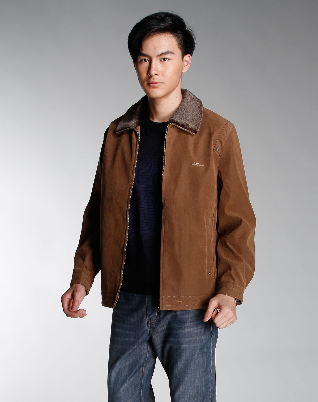 柒牌男装专场深卡其色拉链休闲长袖茄克衫