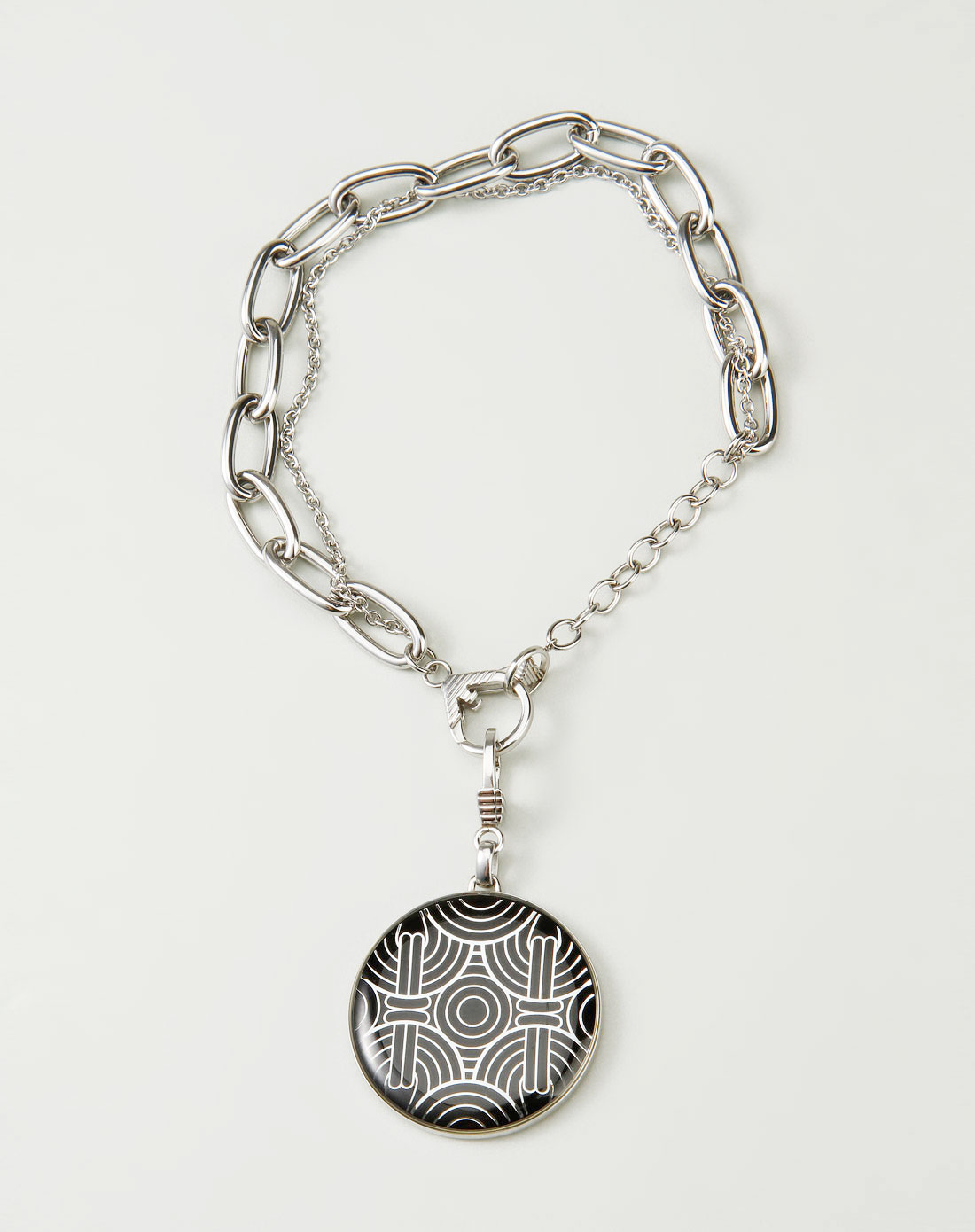 armani配饰专场ea女款银色圆形logo吊坠个性链扣项链