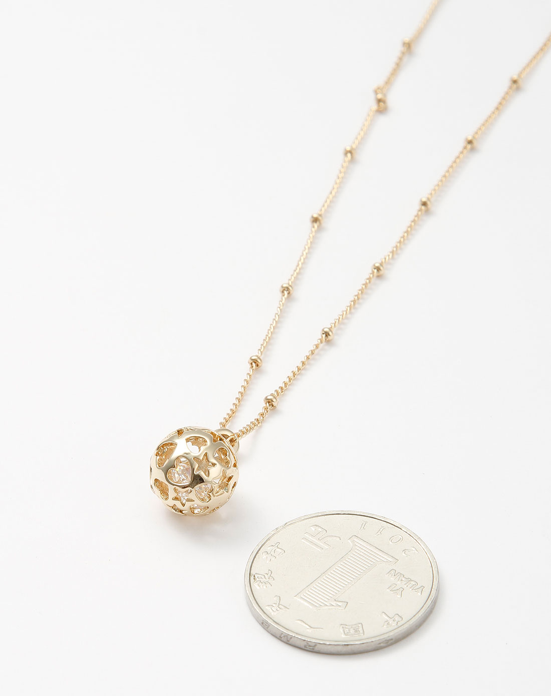 金色时尚镂空圆形吊坠项链