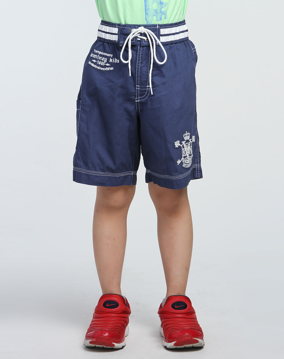 男童深蓝色休闲短裤