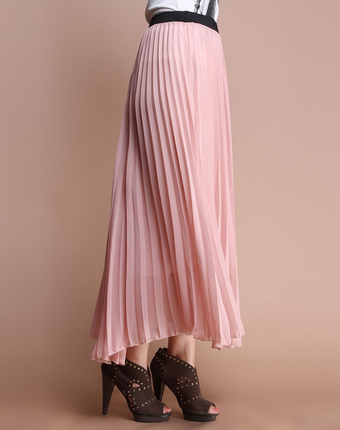 浅粉红色百褶时尚长裙