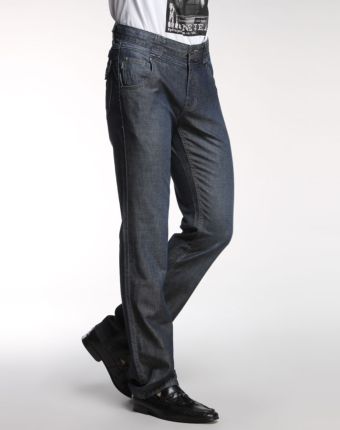 蓝色时尚莱赛尔纤维休闲牛仔裤