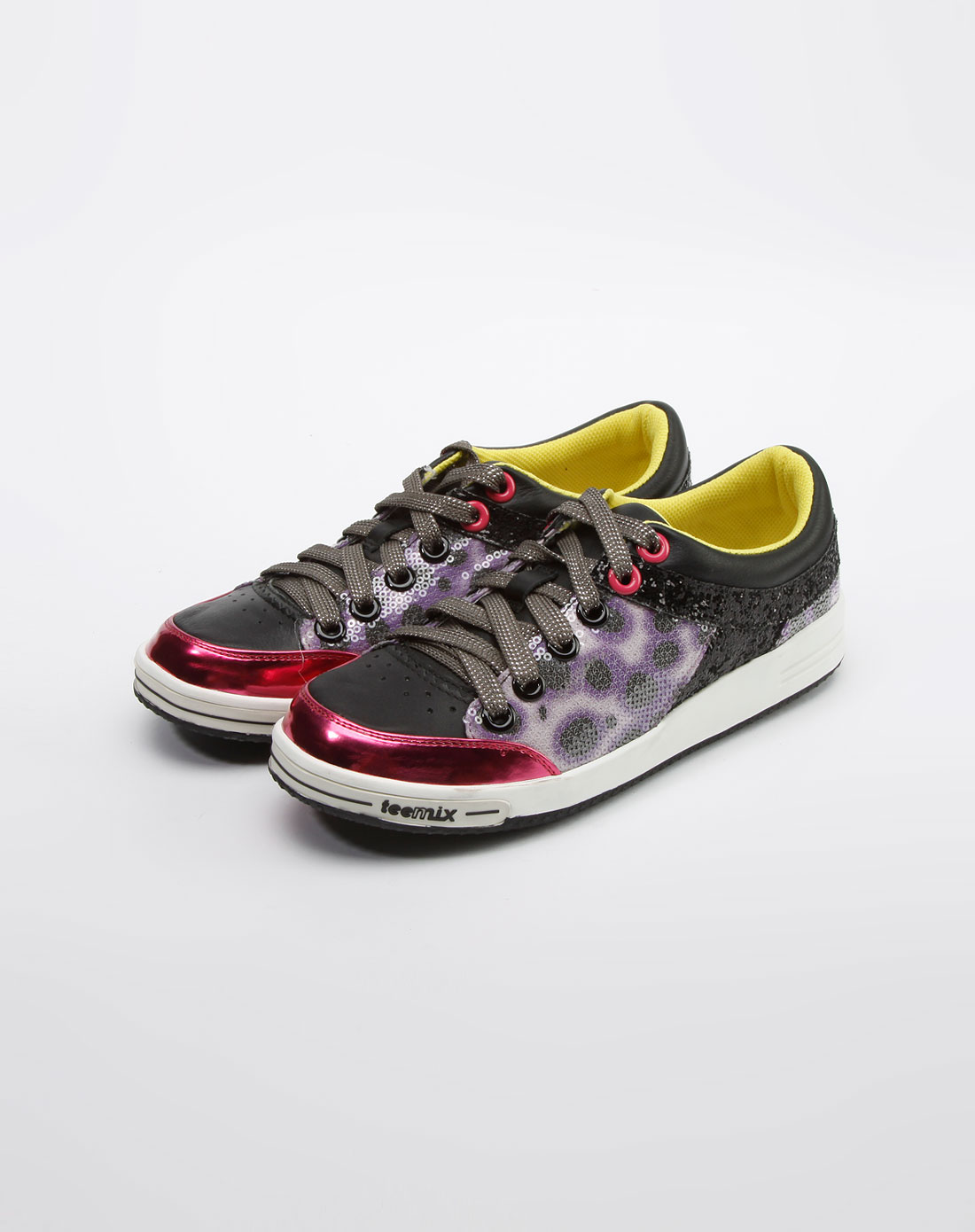 天美意teenmix女款黑/紫/红色珠片运动鞋