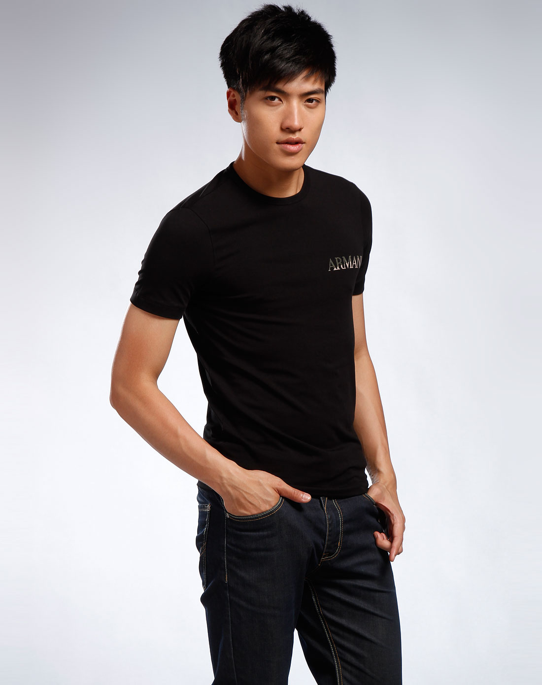 阿玛尼ac 男款黑色圆领短袖t恤