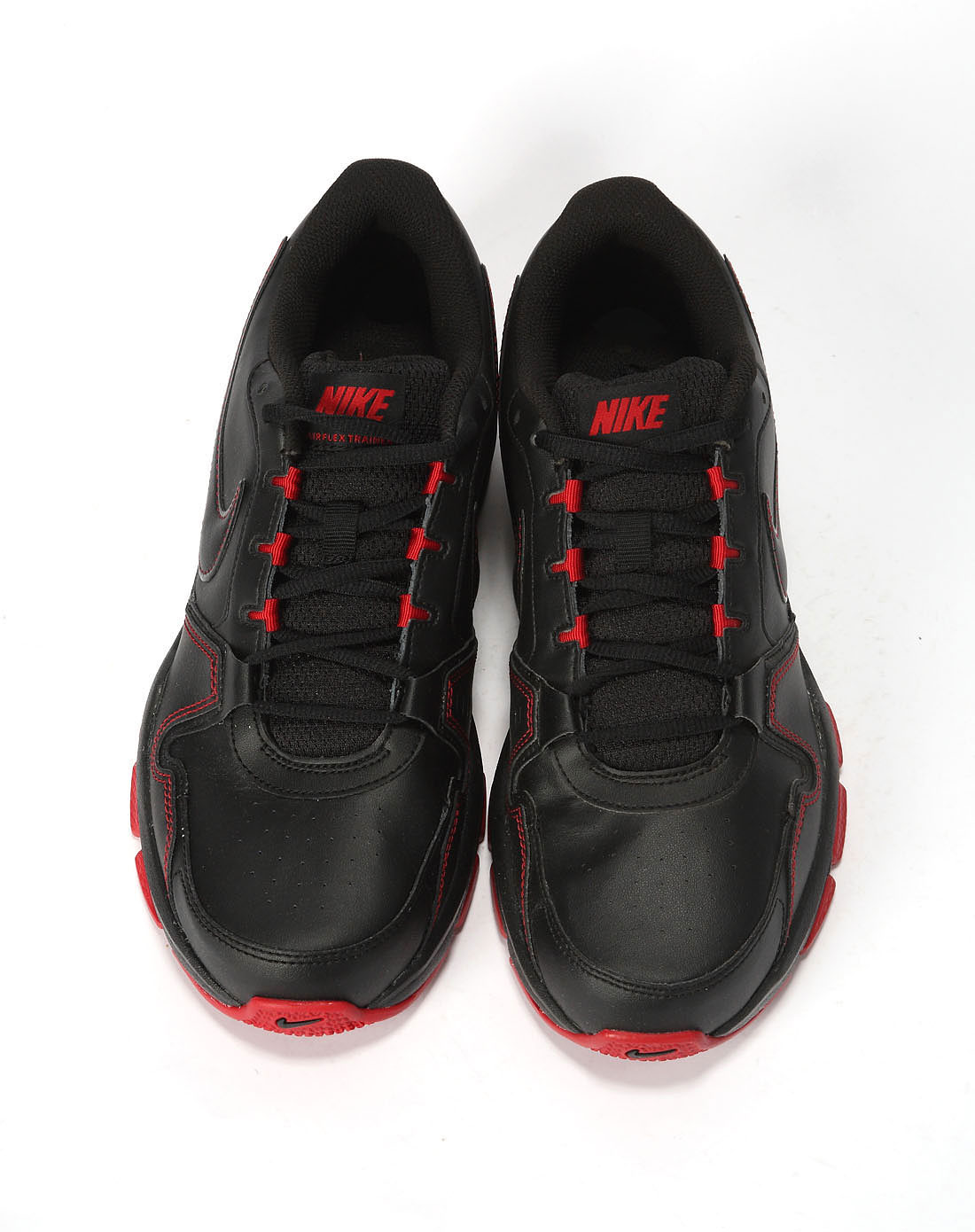 男款黑红训练鞋