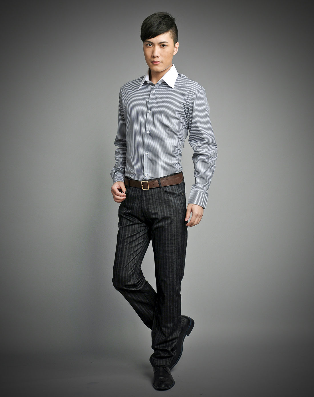 灰色直纹时尚长袖衬衫