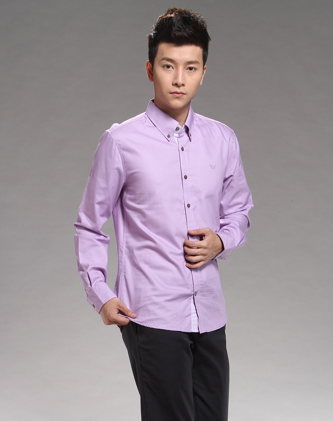 浅紫色翻领长袖休闲衬衫