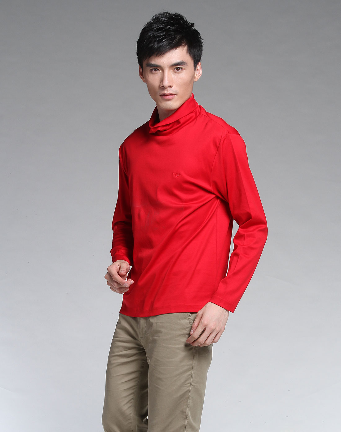 红色中领简约长袖t恤