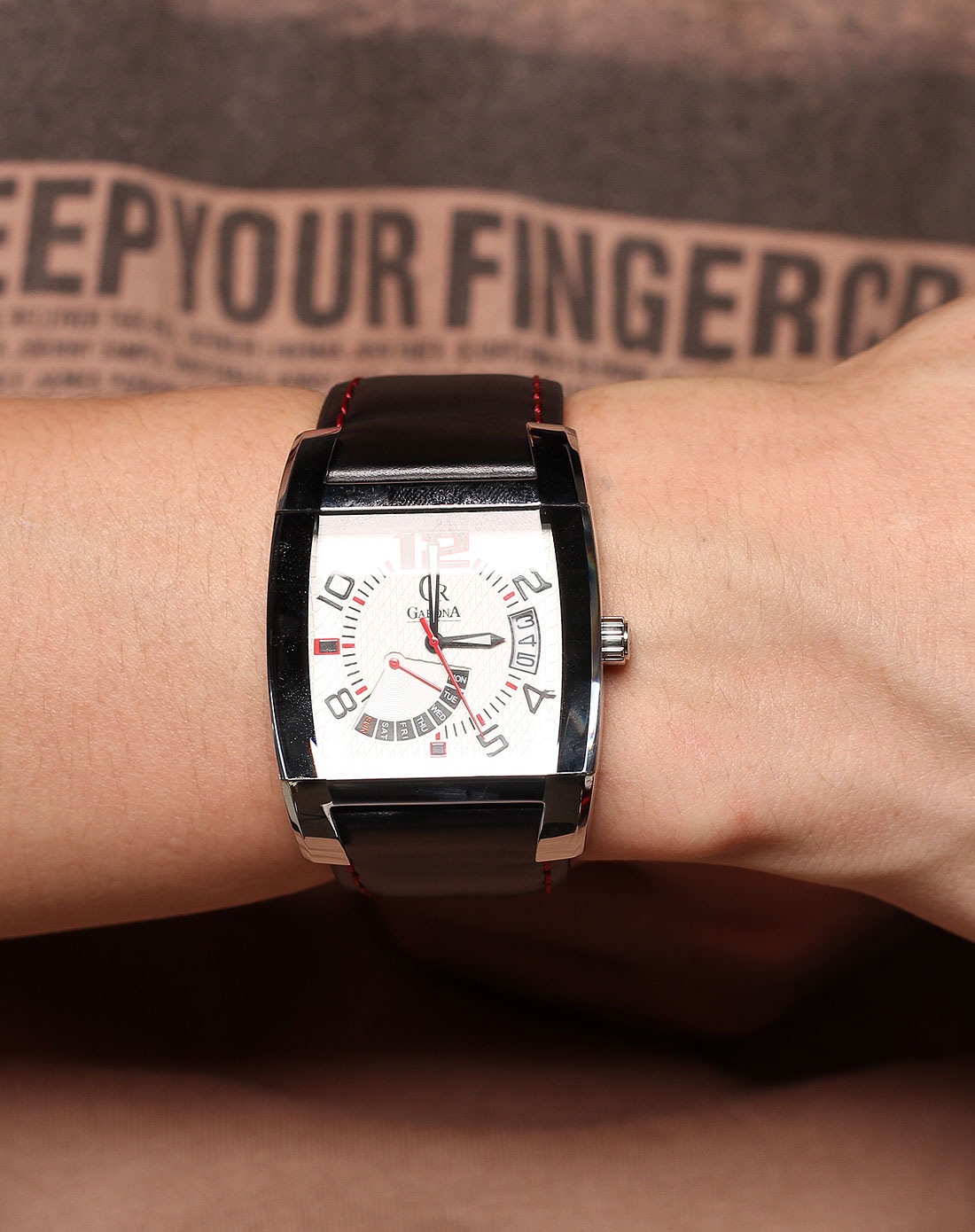 garona手表专场 > 男款白/黑色多功能时尚皮带石英表