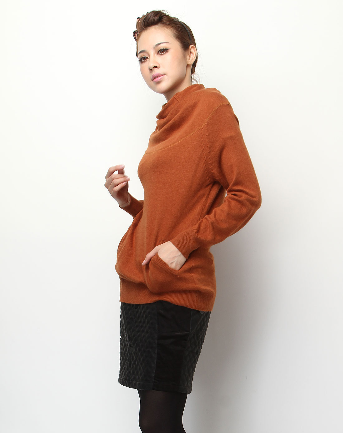 黄杏色时尚个性高领长袖毛衫