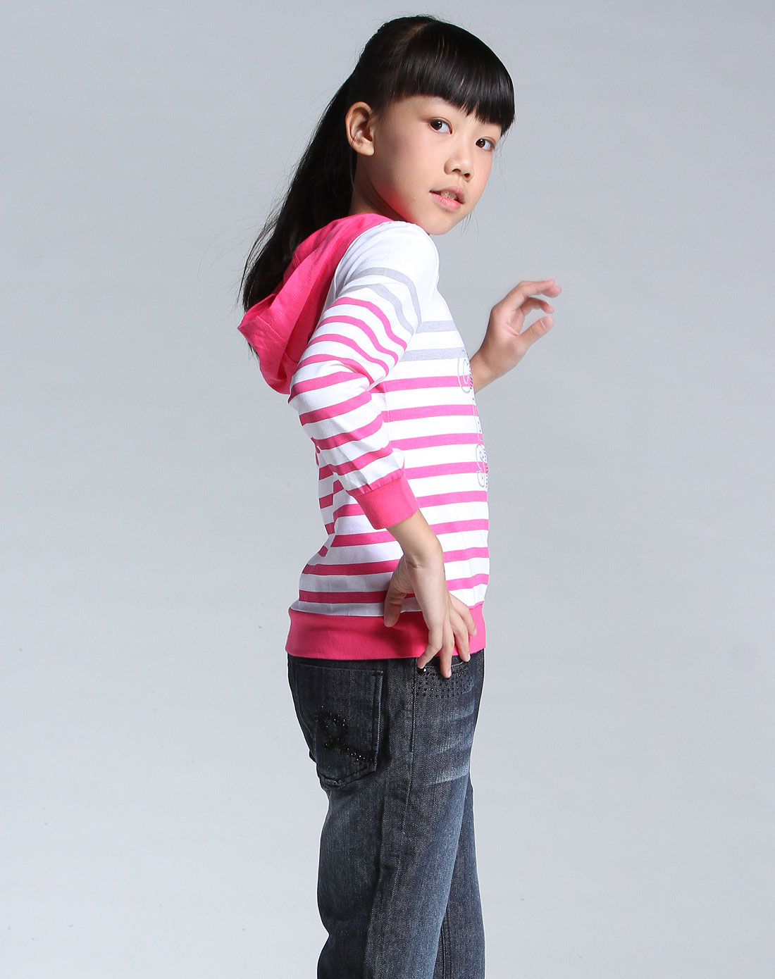 爆料分享了[ 巴拉巴拉 ] 女童白色玫红间条长袖连帽t恤【图片 价格