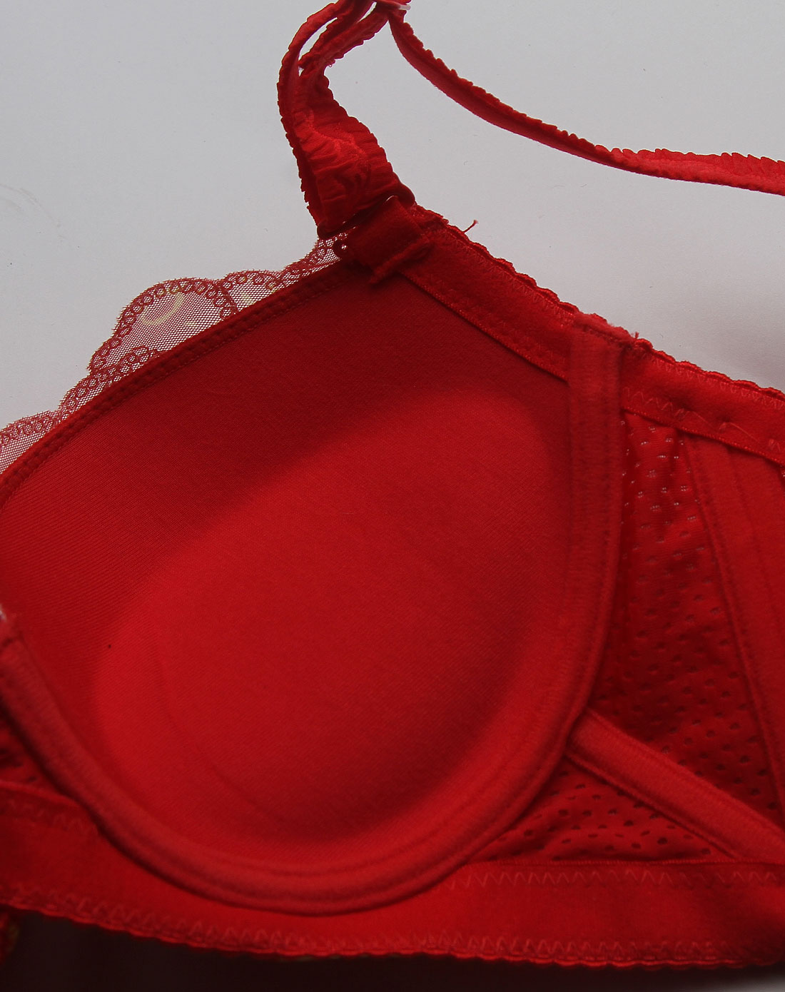红色绣花34定型厚模杯文胸
