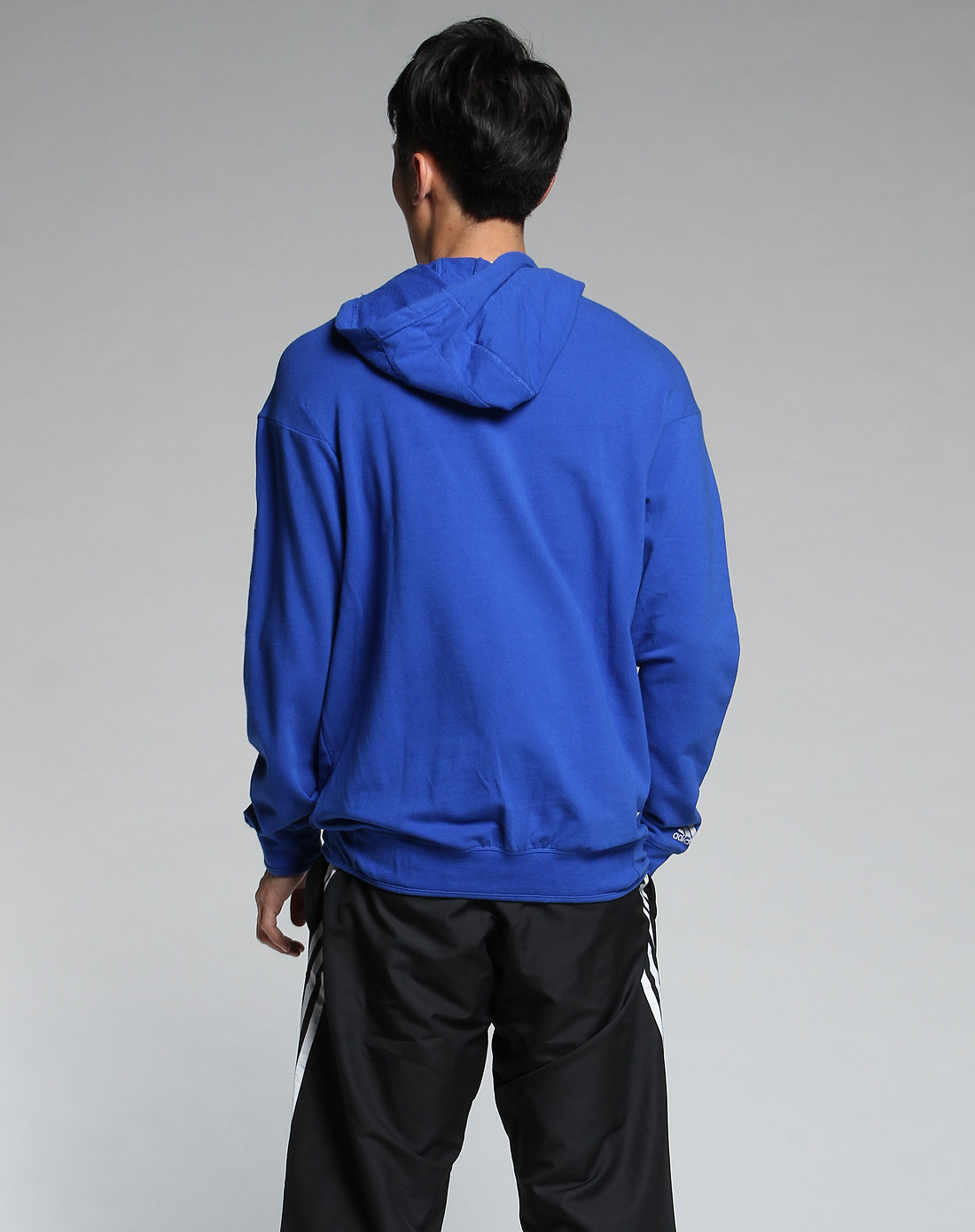 > 蓝色印图连帽长袖卫衣