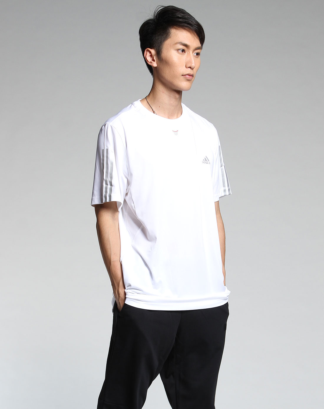 阿迪达斯adidas男装专场-白色圆领短袖t恤