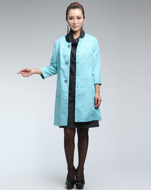 应大yingdak女装专场浅蓝色时尚烫钻中袖风衣