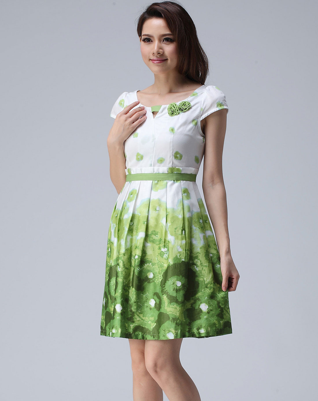 女绿花连衣裙
