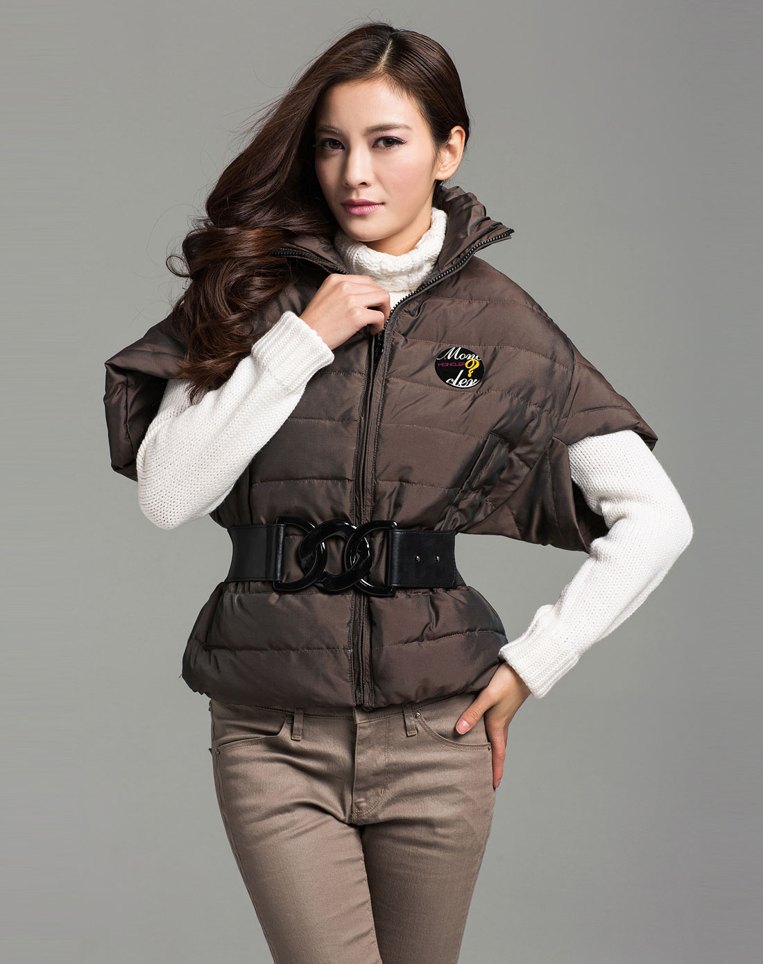 深啡色简洁休闲短袖羽绒服