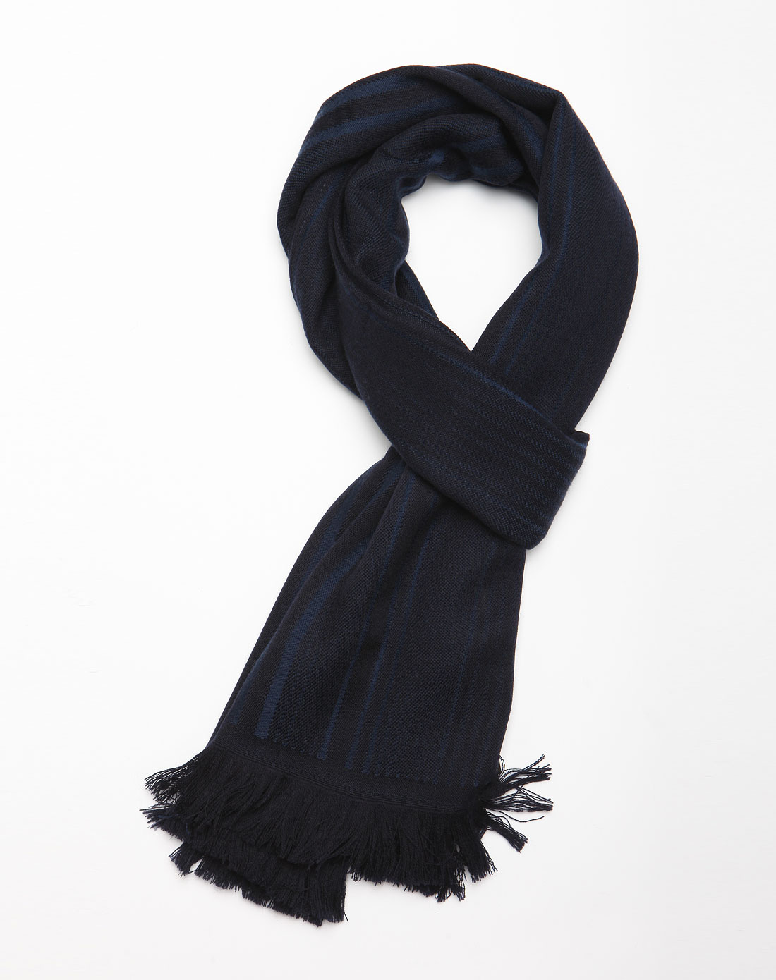 > 藏蓝色时尚围巾