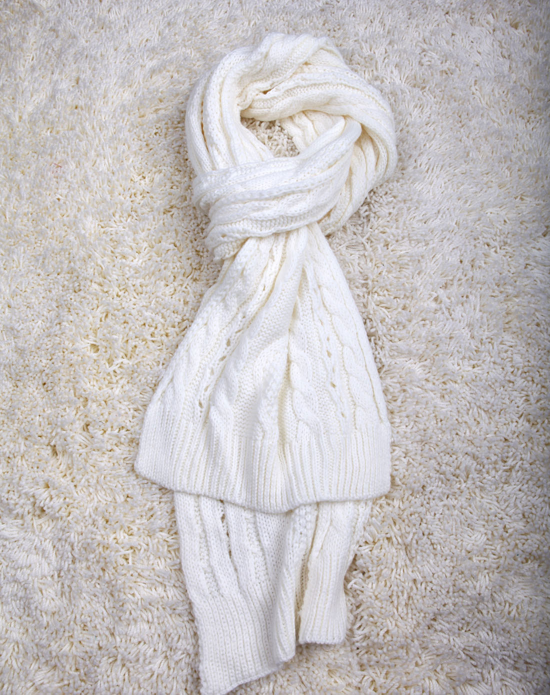 白色针织围巾
