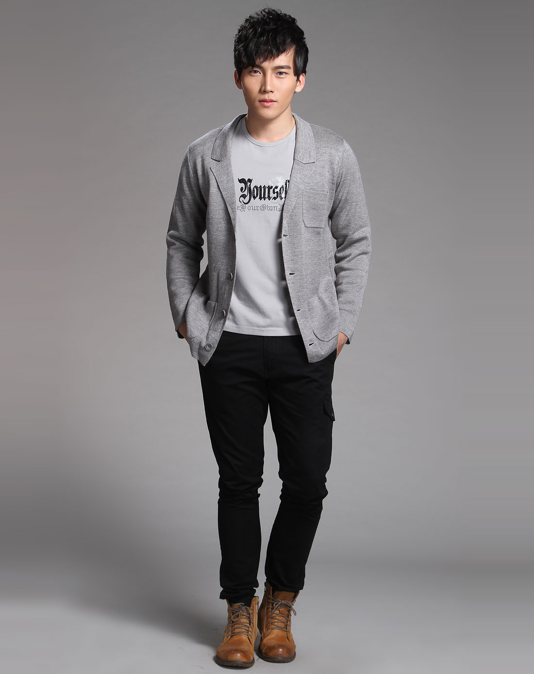 灰色翻领开襟长袖毛衫